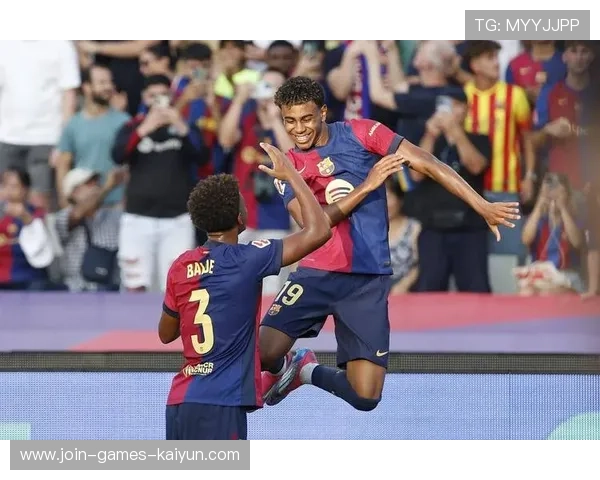 巴萨亚马尔精准过顶助攻莱万轻松破门